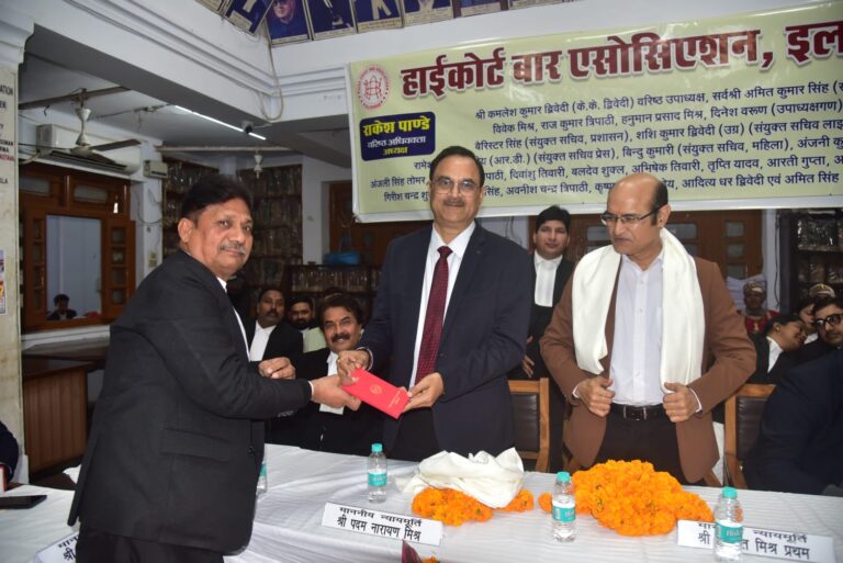 न्यायमूर्ति और अधिवक्ता एक रथ के दो पहिए की तरह