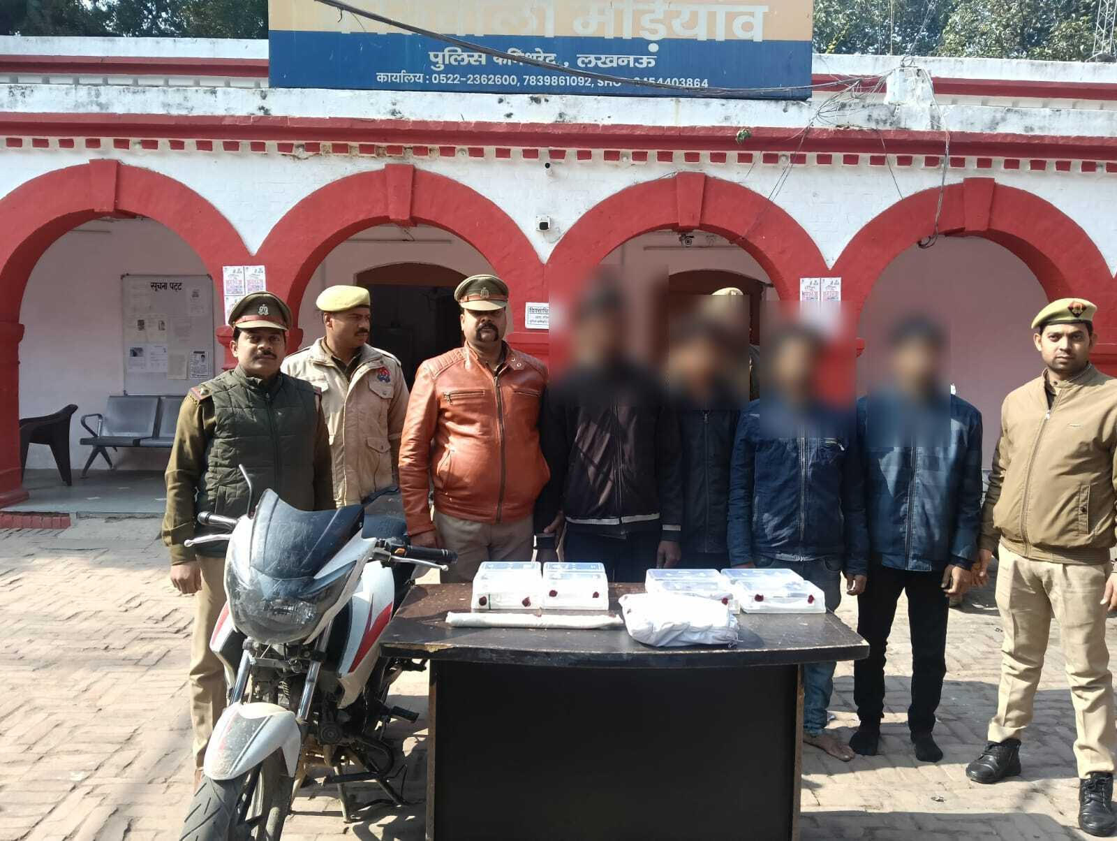 लखनऊ में बंद घरों